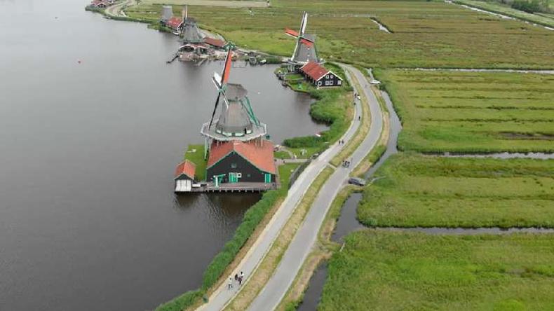 Maarse diz que um dos motivos da relutância em pedir desculpas vem da batalha constante contra a água: era preciso ser sincero para encontrar soluções às enchentes constantes(foto: BBC) Moinho de vento na Holanda