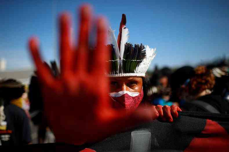 Indgenas participaram da manifestao contra Bolsonaro em Braslia(foto: Reuters)