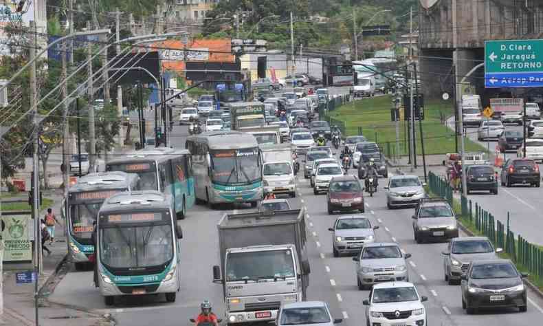 Ônibus de transporte coletivo que estão circulando em horários reduzidos
