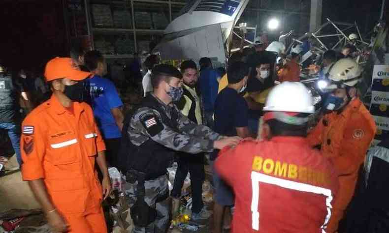 Uma pessoa morreu e oito ficaram feridas em acidente em supermercado no Maranho(foto: Divulgao/Corpo de Bombeiros)