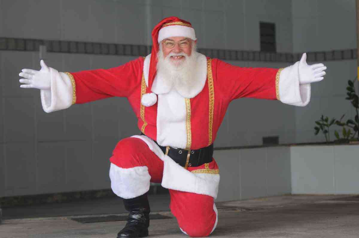 Ho, ho, ho, o Papai Noel voltou ao trabalho presencial - Gerais - Estado de  Minas