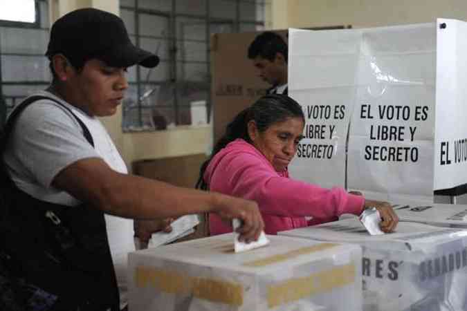 Mexicanos exerceram direito democrtico do voto sob forte esquema de segurana(foto: AFP Johan ORDONEZ )
