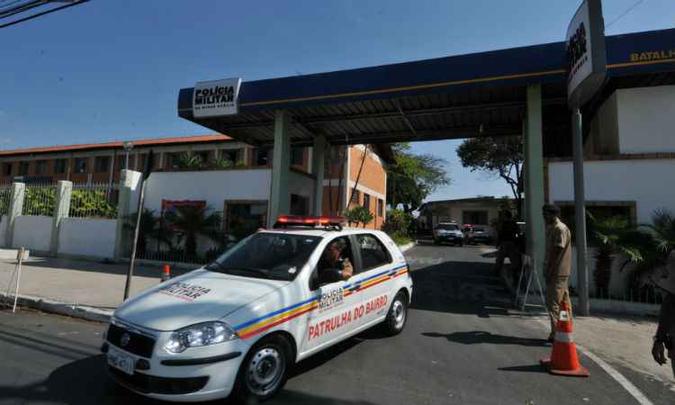 Policiais que estavam no Batalhão fizeram o atendimento ao motorista(foto: Marcos Michelin/EM/D.A Press) Policiais que estavam no Batalhão fizeram o atendimento ao motorista(foto: Marcos Michelin/EM/D.A Press)