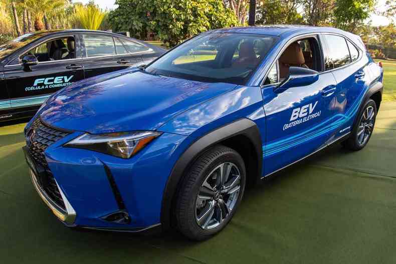 Da marca de luxo do grupo, a Toyota mostrou o SUV Lexus UX 300e, modelo eltrico que chama a ateno pelo desempenho e conforto