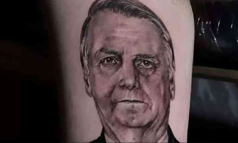 Tatuagem feita por Jair Renan Bolsonaro em homenagem ao pai(foto: Redes sociais/Reproduo)