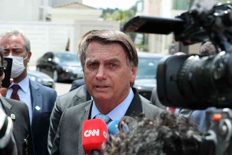 Durante conversa com a imprensa, Bolsonaro enfatizou o trabalho do Ministrio da Sade(foto: Marcos Corra/PR )