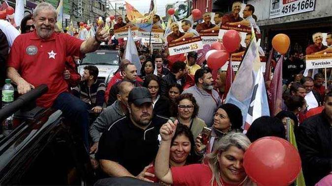 Estratégia de Lula, maior líder do PT, de caminhar o Brasil durante a campanha parece não ter surtido efeito (foto: Filipe Araújo/Divulgação) Estratégia de Lula, maior líder do PT, de caminhar o Brasil durante a campanha parece não ter surtido efeito (foto: Filipe Araújo/Divulgação)