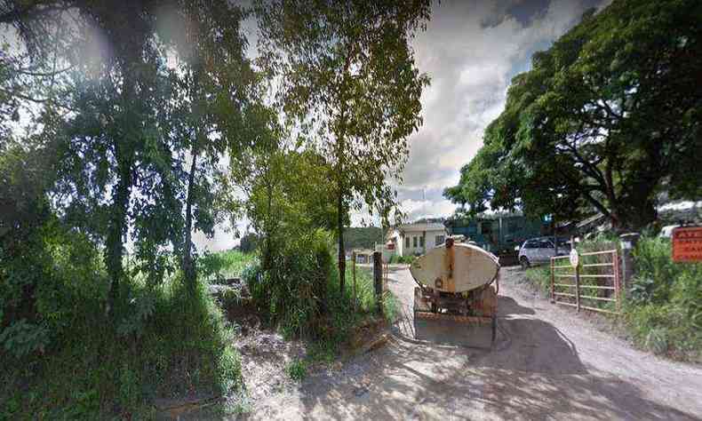 A troca de tiros aconteceu na Estrada do Charneca, no Bairro Citrolndia, em Betim(foto: Google Maps/Reproduo )