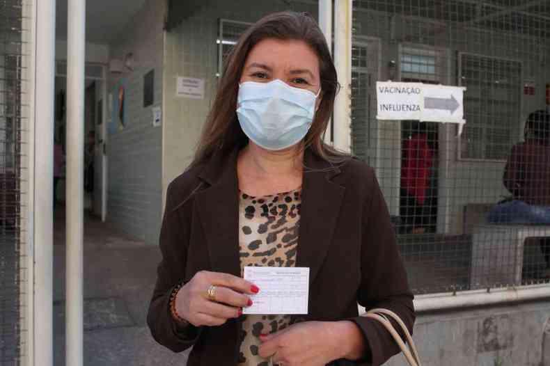Rejiane Vitor Silva, de 52, espera que, assim como ela, mais pessoas sejam vacinadas na capital(foto: Edesio Ferreira/EM/D.A Press)
