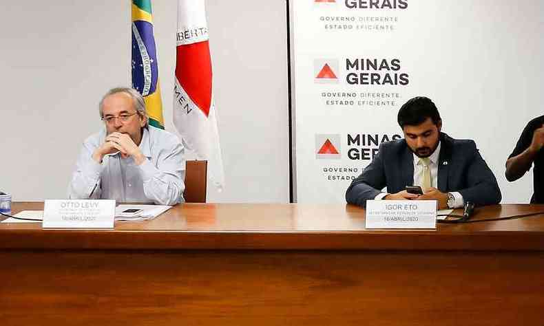 Otto Levy e Igor Eto defendero a proposta e respondero questionamentos dos parlamentares(foto: Gil Leonardi/Governo de Minas)