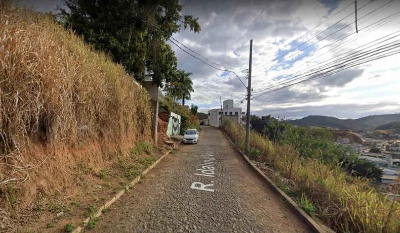 Rua em que rapaz levou adolescente de 13 anos e a estuprou no interior de Minas