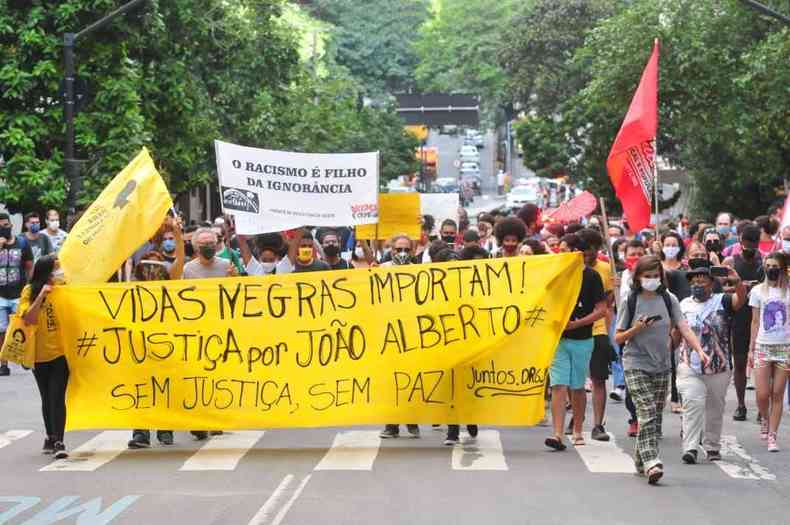 Em Belo Horizonte o protesto pediu justia por Joo Alberto Silveira Freitas(foto: Gladyston Rodrigues/EM/D.A Press)