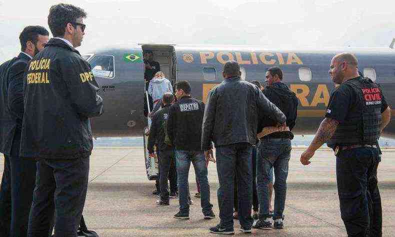 Os presos foram transferidos para Belo Horizonte onde o inqurito ser encerrado(foto: Gil Leonardi - Imprensa MG)