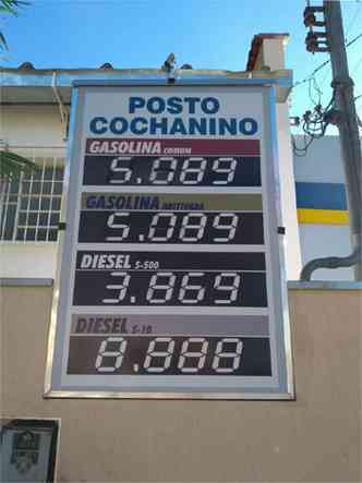 Em Montalvnia, no Norte de MG, a gasolina custa R$0,58 a mais do que a mdia no pas(foto: Fernando Abreu/Divulgao)