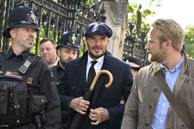 Beckham deixa o Palcio de Westminster, depois de passar meio dia na fila para se despedir da Rainha