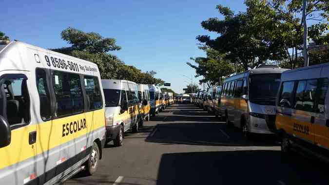 Centenas de motoristas solicitam algum auxlio, j que no trabalham desde maroEdsio Ferreira/EM/D. A. Press