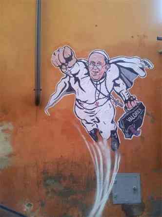 Obra feita por um artista de rua de Roma ficou famosa aps ser divulgada por um dos twitters do Vaticano(foto: Reproduo Internet/www.twitter.com/PCCS_VA)