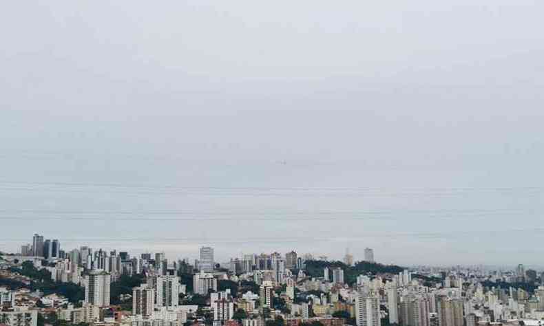 Manh de tempo fechado em Belo Horizonte(foto: Edsio Ferreira/EM/DA Press)