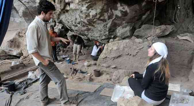 Antroplogo paulista Andr Strauss coordena equipe de pesquisadores que faz escavaes na regio de Matozinhos desde 2001(foto: (Paulo Filgueiras/EM/D.A Press))