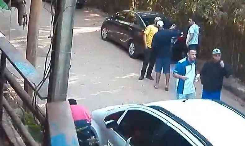 Cmeras de segurana de um restaurante flagraram os suspeitos(foto: Polcia Civil/ Divulgao)