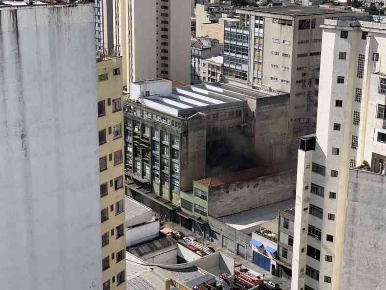 Incndio atinge a sede da Folha, na capital paulista(foto: Redes Sociais/Reproduo)