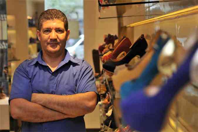 Gerente de lojas de calados, Joo Ferreira prev expanso de 10% sobre mesmo perodo de 2013(foto: Leandro Couri/EM/D.A Press)