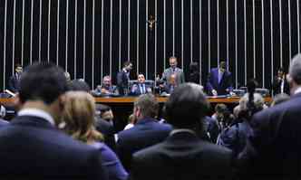 Cena rara neste semestre na Cmara na quarta passada: plenrio cheio para votao de projetos. Giacobo tem substitudo Waldir Maranho, alvo de crticas e obstrues(foto: Lus Macedo/Cmara dos Deputados)