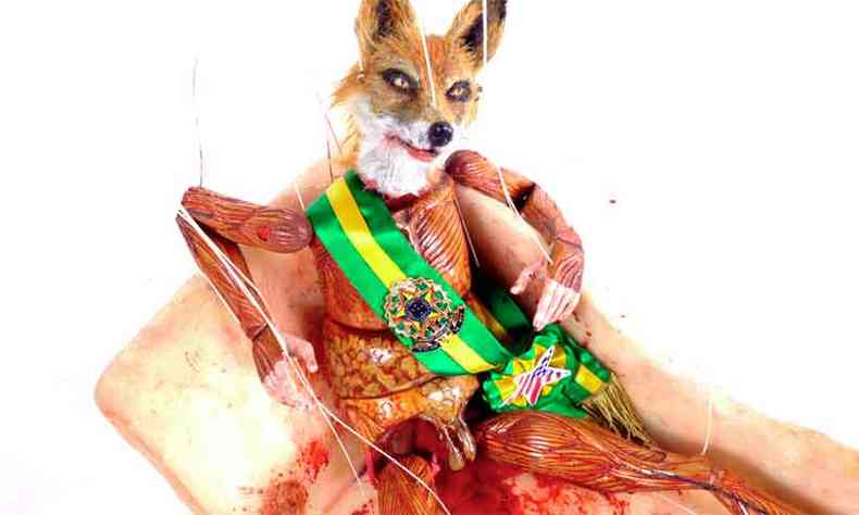 A raposa inimiga dos direitos humanos  um dos destaques de ''Fbulas antropofgicas para dias fascistas'', do grupo Pigmalio(foto: Daniel Ferreira e Guilherme Gnomo/divulgao)