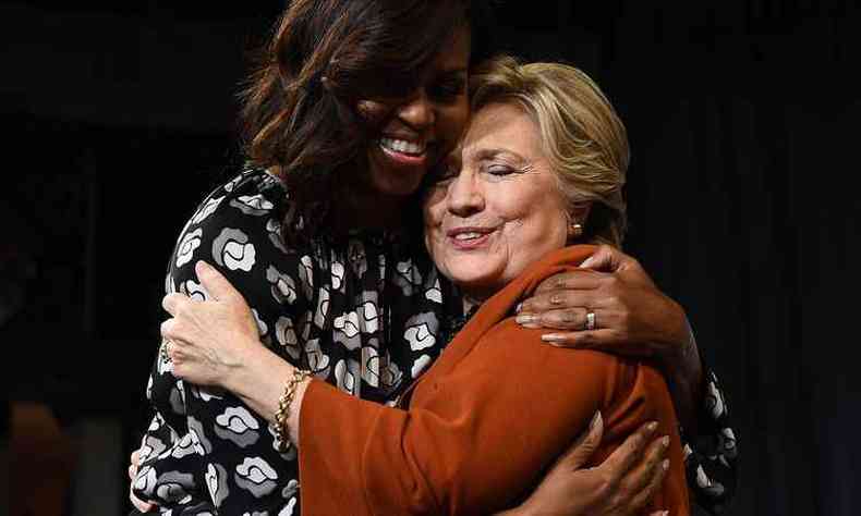 A candidata  presidncia dos Estados Unidos pelo partido Democrata, Hillary Clinton, recebeu o apoio da primeira-dama Michelle Obama, durante um comcio em Winston-Salem, no estado da Carolina do Norte(foto: AFP / Jewel SAMAD )