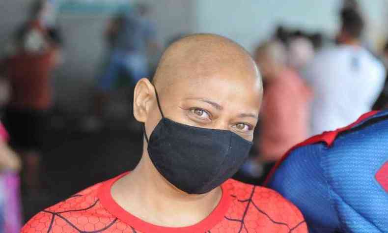 Kelly Verssimo tem feito quimioterapia e mantm a f na cura(foto: Gladyston Rodrigues/EM/D.A Press )