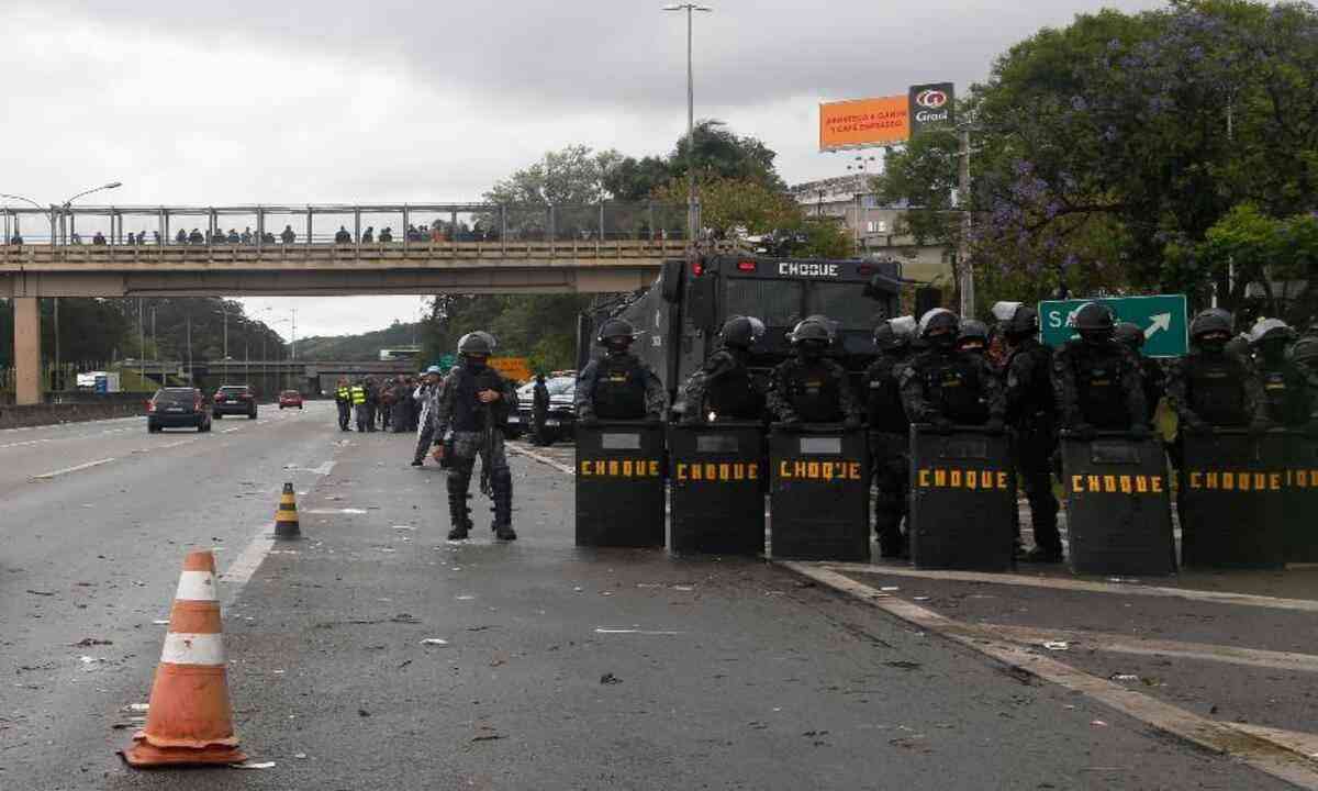 G1 - Tropa de Choque reforça proteção para cavalaria durante a Copa em SP -  notícias em São Paulo