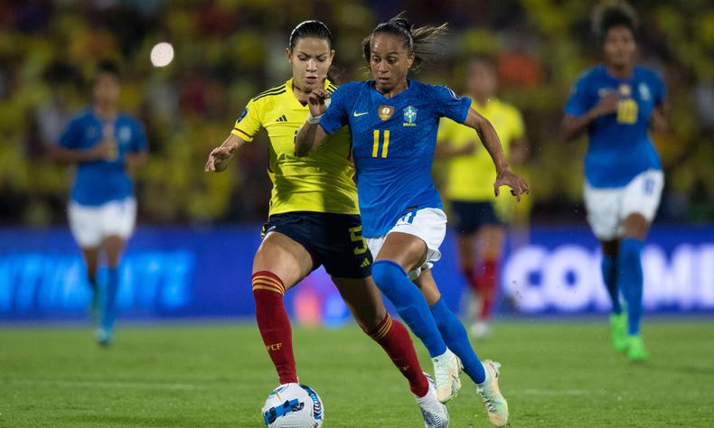 Jogo de futebol feminino