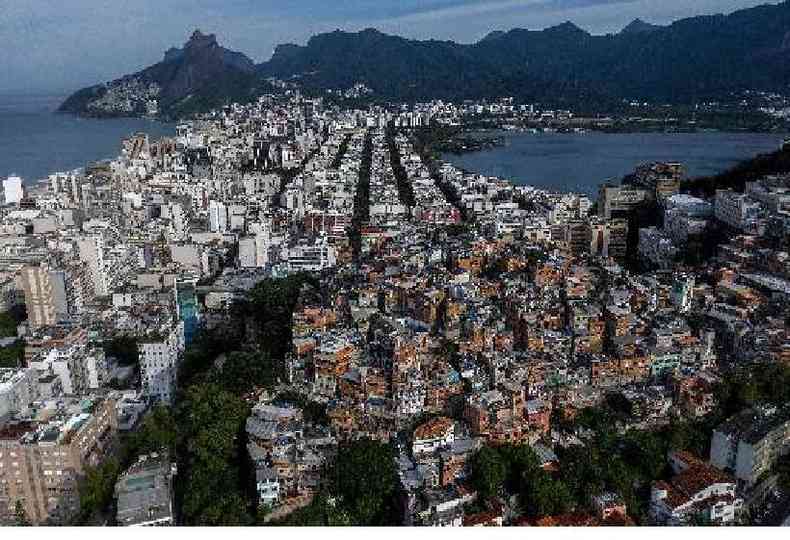 Flexibilizao no Rio pode afetar cidades do interior e aumentar ainda mais o nmero de casos no estado(foto: MAURO PIMENTEL/AFP)