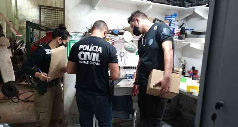 PC de Araxá realiza busca e apreensão em empresa de um dos suspeitos detidos na sexta fase da Operação Malebolge(foto: PCMG/Divulgação)