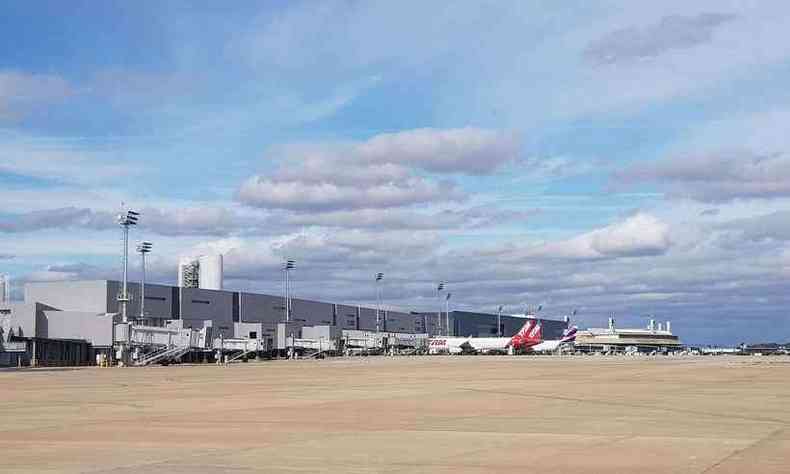 Aeroporto Internacional de BH, assim como o setor areo como um todo, vai retomando o movimento de voos e de passageiros com o decorrer dos meses(foto: Carlos Altman/EM/D.A Press)