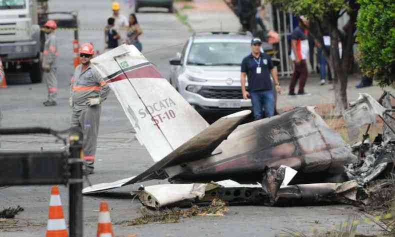 Prefeito foi questionado sobre o aeroporto devido ao acidente do ltimo fim de semana. Aeronave caiu no Bairro Caiara depois de decolar do terminal(foto: Tulio Santos/EM/D.A Press)
