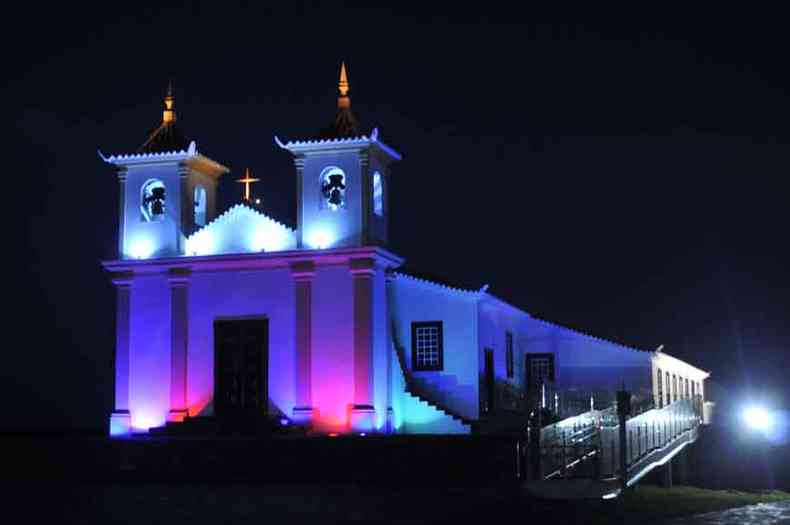 Vista do Santurio Baslica Nossa Senhora da Piedade iluminado: vtimas da pandemia sero lembradas em celebrao noturna (foto: Juarez Rodrigues/EM/D.A Press - 13/11/17 )