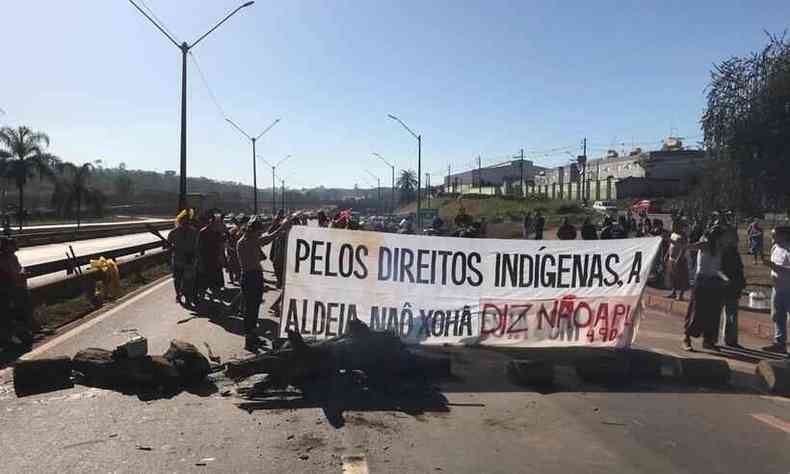 Jornal Minas  Mototaxistas protestam na porta da SARITUR em Nova