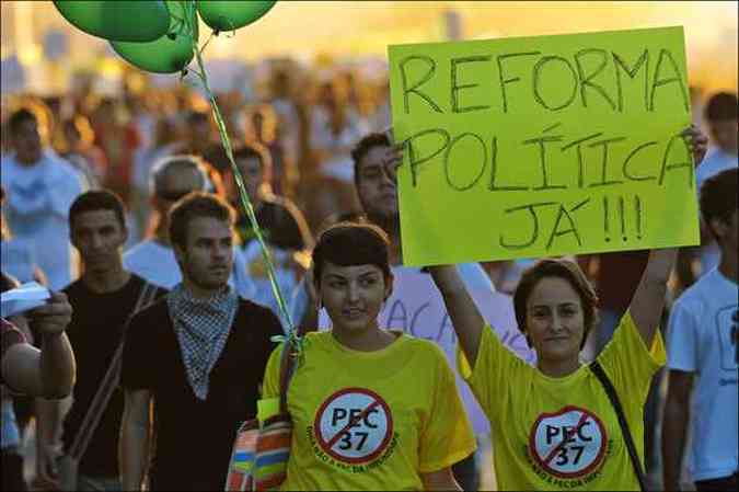 A reforma poltica foi uma das reivindicaes das ruas durante as manifestaes no ano passado (foto: Ed Alves/CB/D.A press - 20/6/13)