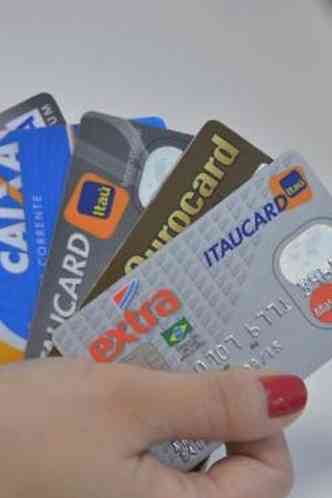 No rotativo do carto de crdito, o cliente financia o saldo devedor remanescente aps pagar apenas parte da fatura(foto: Arquivo Agncia Brasil)
