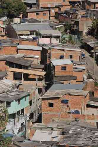 Com moradias muito prximas, pessoas vivendo em espaos pequenos e necessidade de sair para garantir o sustento, moradores de favelas so mais vulnerveis  COVID-19 (foto: Gladyston Rodrigues/EM/D.A Press)