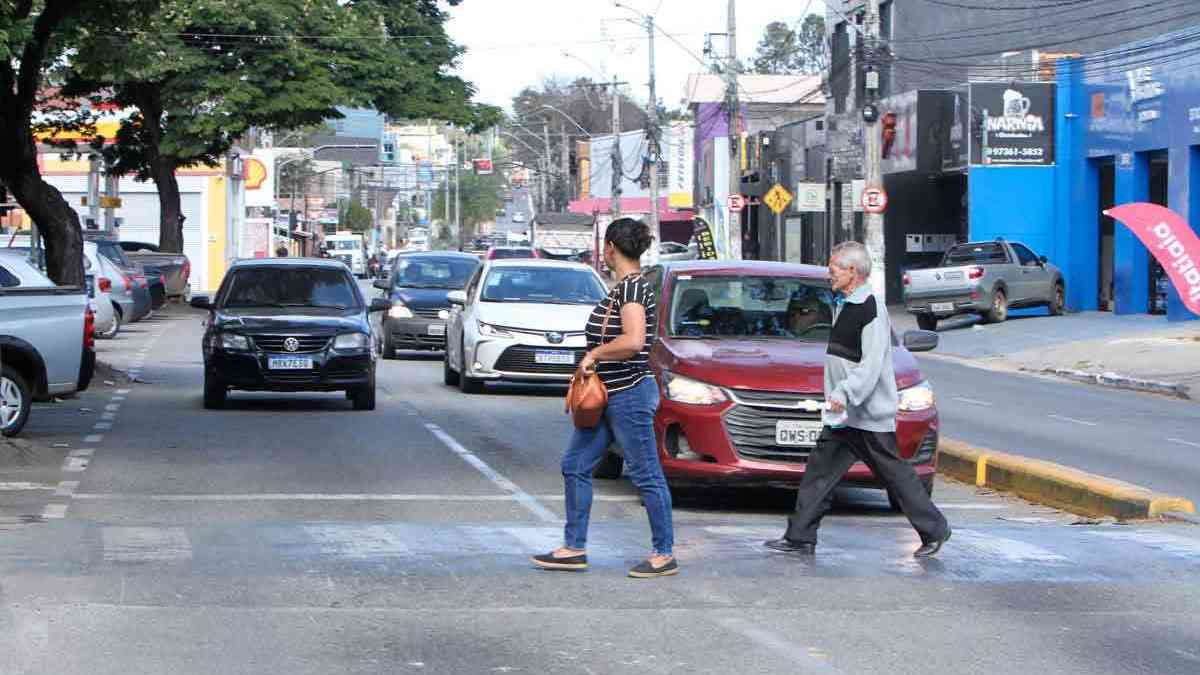 Centenas de pessoas lotam clube em Ibirité, na Grande BH; veja