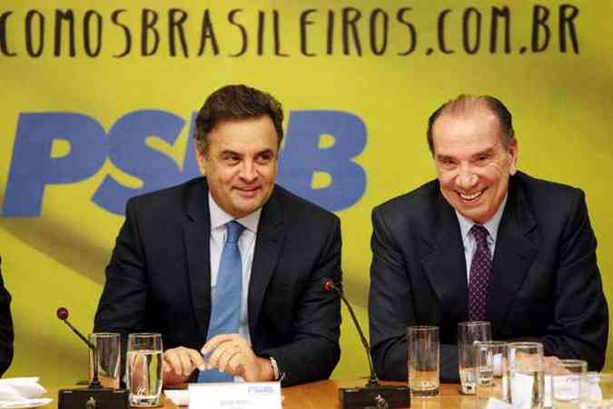 Acio Neves anunciou nesta segunda-feira, na sede do PSDB, em Braslia, Aloysio Nunes Ferreira candidato a vice-presidente da Repblica(foto: Orlando Brito/PSDB)