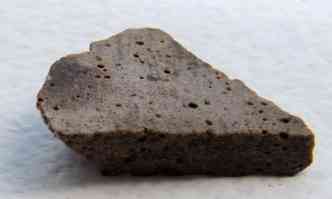 Fragmento do meteorito em exposio no Museu das Minas e do Metal (foto: Beto Novaes/EM/D.A Press)