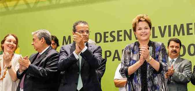 Em seu reduto, o peemedebista Henrique Alves puxou a homenagem à presidente Dilma, que mais tarde ouviria as reclamações do partido(foto: Roberto Stuckert Filho/PR Natal )