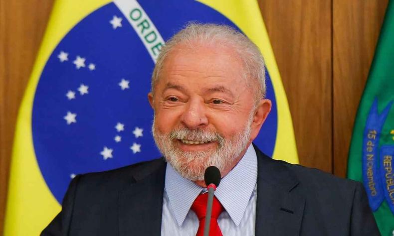 Lula sorrindo