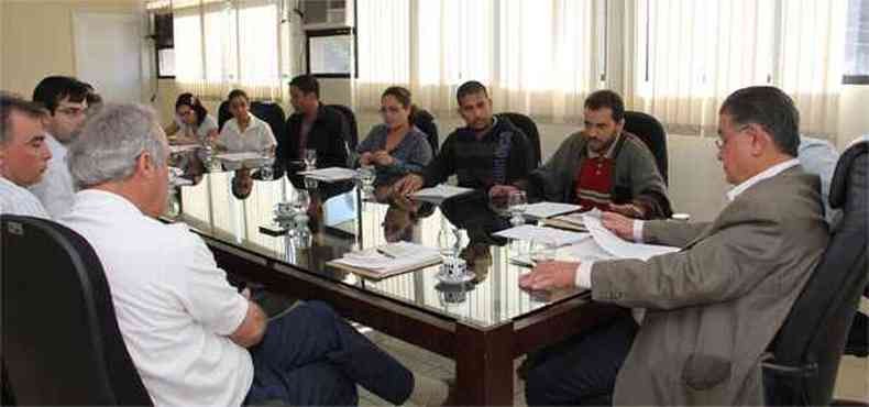 Seis integrantes do movimento e um advogado do grupo se reuniram nesta tera-feira com o prefeito da cidade, Marcio Reinaldo(PP), e com trs secretrios(foto: Comunicao / Prefeitura Municipal de Sete Lagoas)