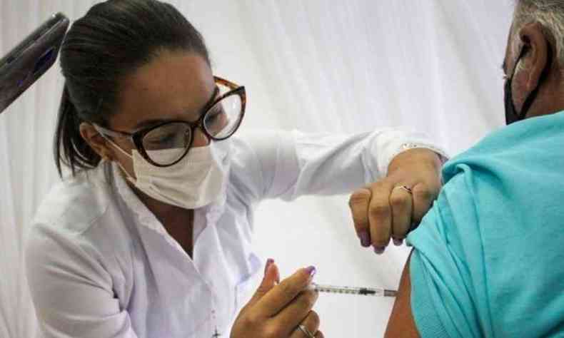 A cidade ir vacinar apenas por idade a partir de segunda-feira (12/7)(foto: Pablo Santos/Prefeitura de Divinpolis)