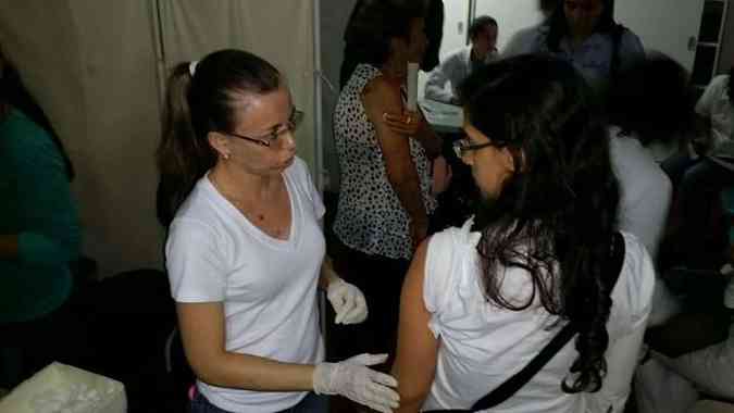 Vacinao teve incio nesta segunda-feira(foto: Gladyston Rodrigues/EM/D.A.Press)
