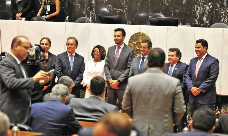 Com a mesa-diretora formada, fase de negociações na ALMG vai nortear indicados para comitês importantes, como Educação, Direitos Humanos e Constituição e Justiça (foto: Alexandre Guzanshe/EM/D.A Press) foto da nova mesa-diretora da ALMG